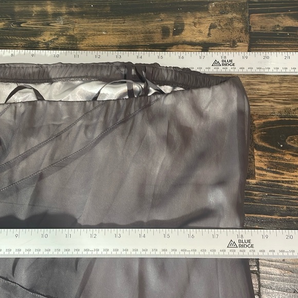 Unique grey dress with gorgeous skirt and design. Fits size 14 - Picture 16 of 17